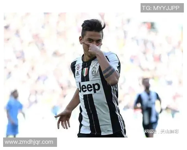 10号球星激动指天庆祝进球展现不屈斗志与荣耀时刻