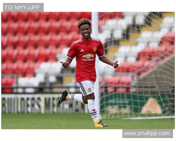 曼联足球球星贴纸收藏指南 超越经典球员与你一同回忆荣耀时刻