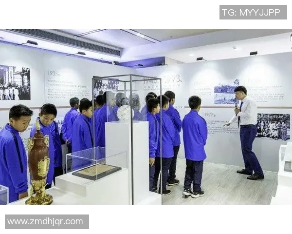 大连首条足球星光大道正式启用 汇聚足球传奇与城市荣耀 大连首条足球星光大道正式启用 汇聚足球传奇与城市荣耀