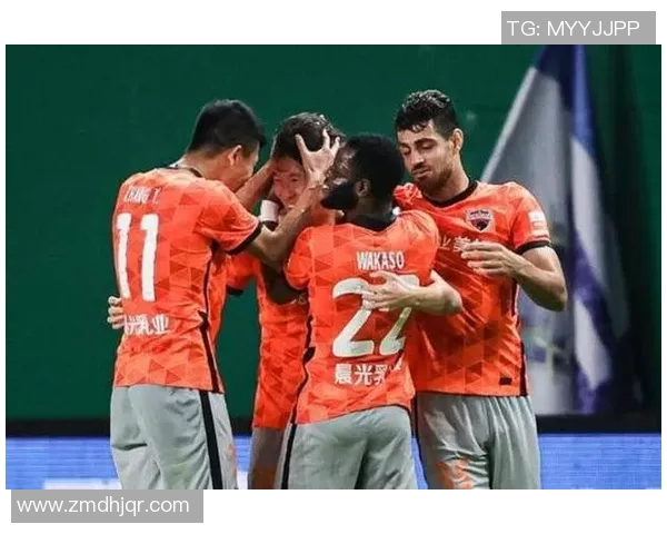 新晋球星崭露头角 各大足球豪门争相签约年轻才俊