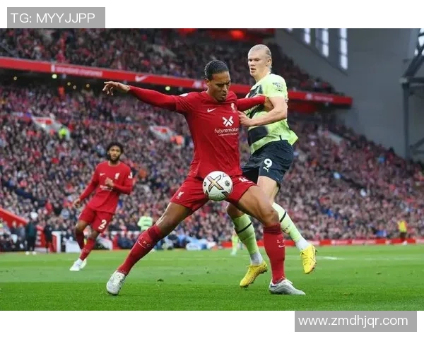 10号球星激动指天庆祝进球展现不屈斗志与荣耀时刻