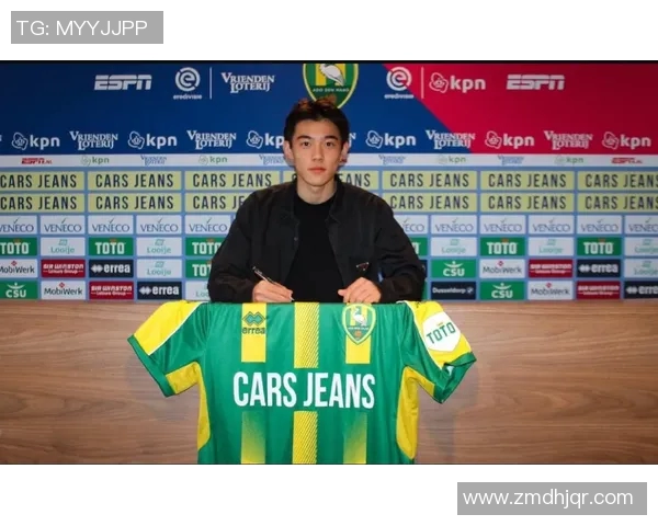 足球球星儿子首次进入更衣室感受父亲荣耀时刻引发热议 足球球星儿子首次进入更衣室感受父亲荣耀时刻引发热议